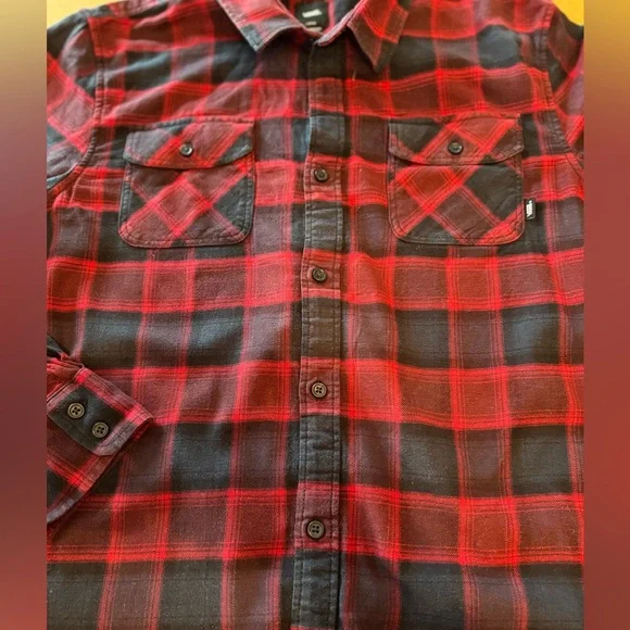 Vans Plaid Red and Blue Button Up Shirt Tailored Fit Size Large - Picture 1 of 6